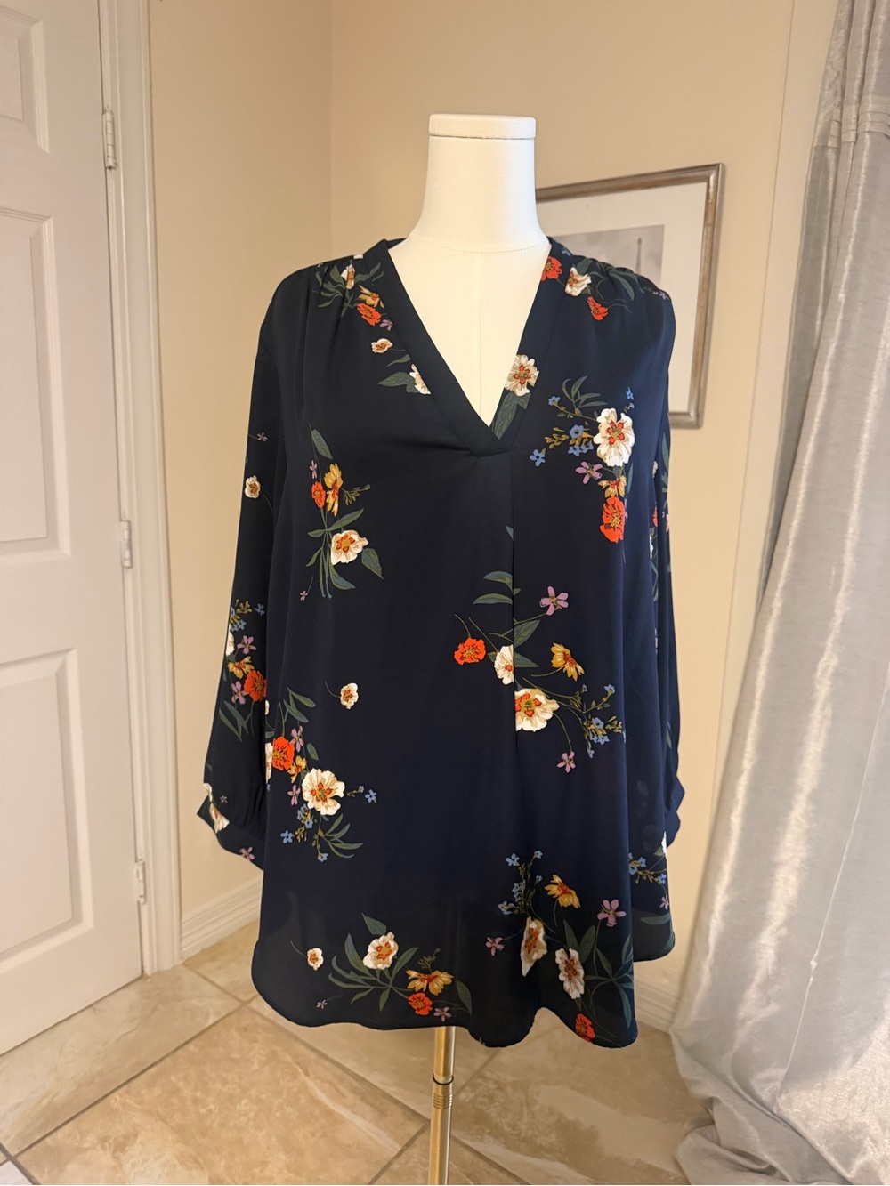 Vince Camuto Navy Floral V-Neck Tunic